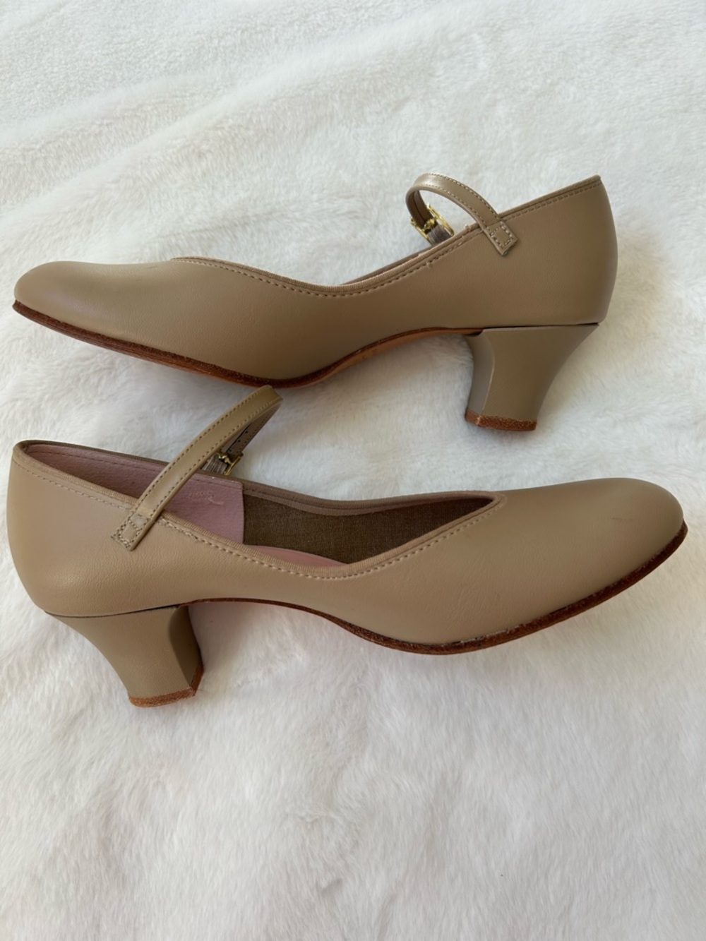 Capezio Ladies Tan Character Shoes - Picture 3 of 7
